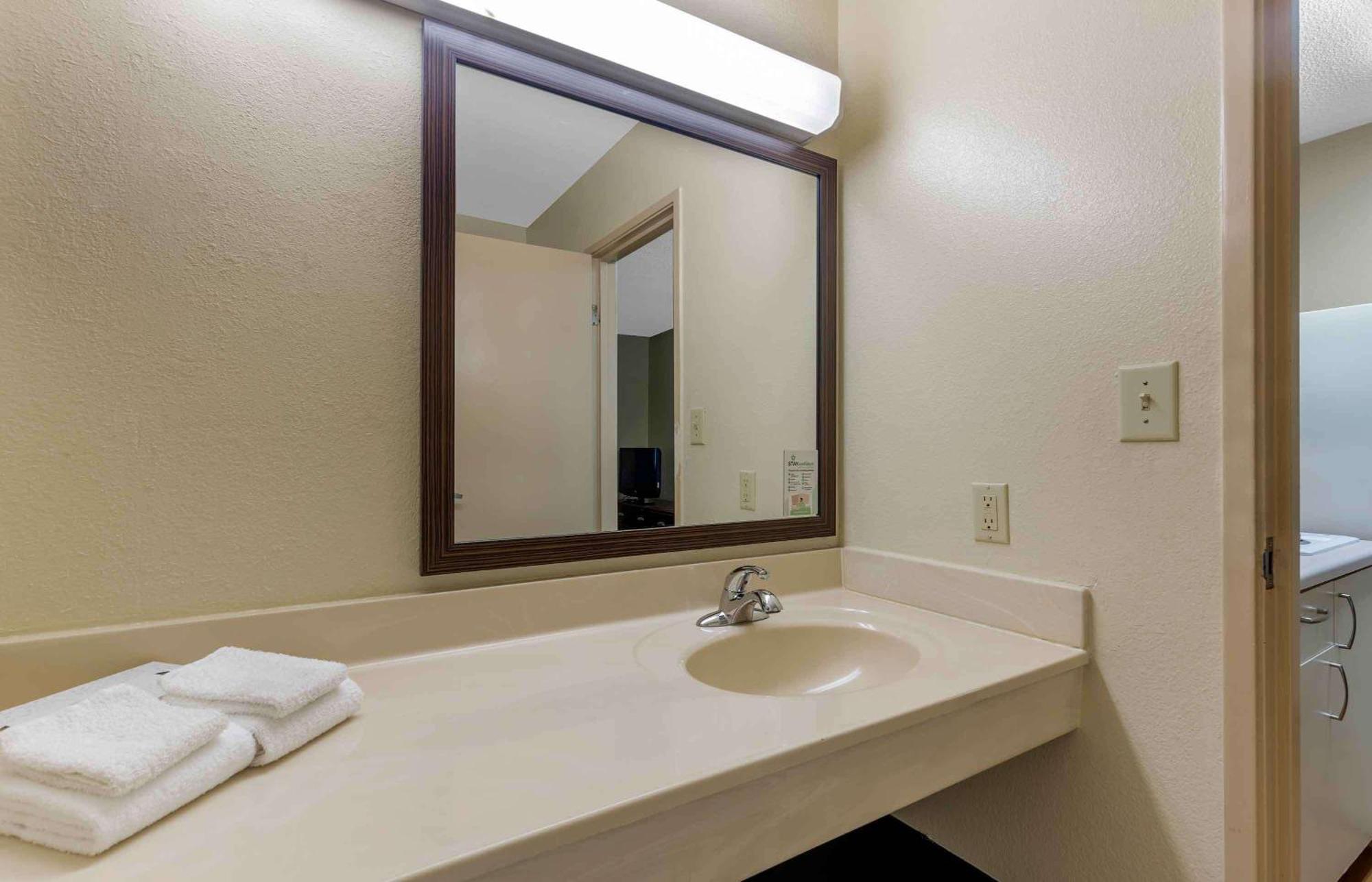 Extended Stay America Select Suites - Greensboro - Wendover Ave - Big Tree Way Dış mekan fotoğraf