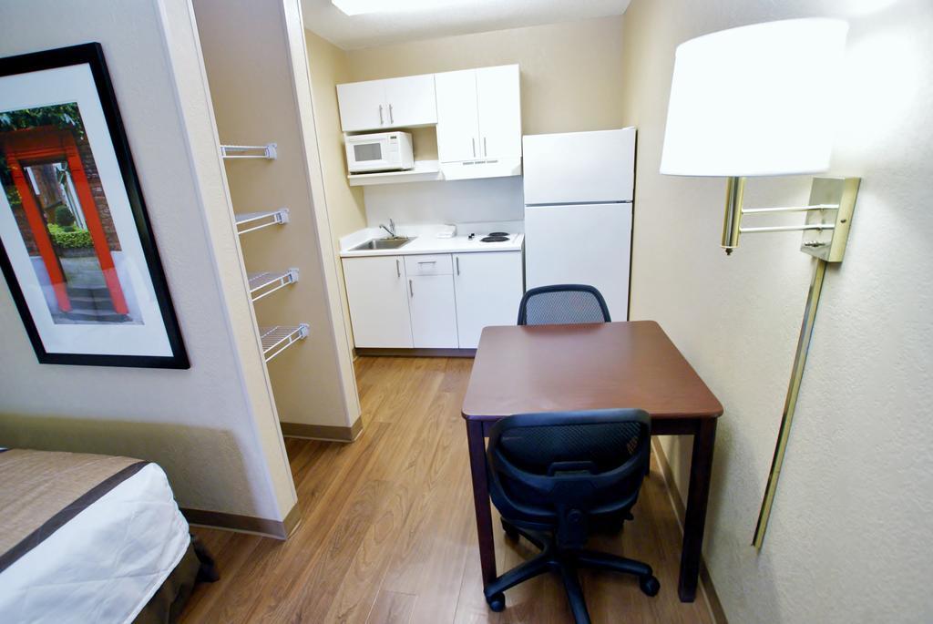Extended Stay America Select Suites - Greensboro - Wendover Ave - Big Tree Way Dış mekan fotoğraf