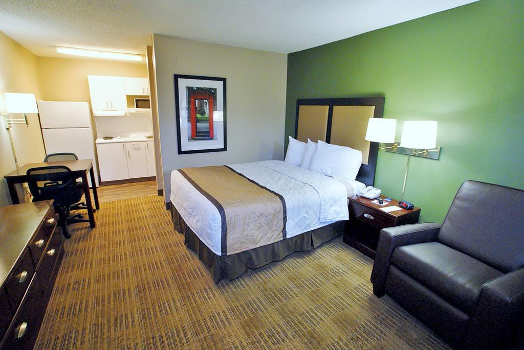 Extended Stay America Select Suites - Greensboro - Wendover Ave - Big Tree Way Dış mekan fotoğraf